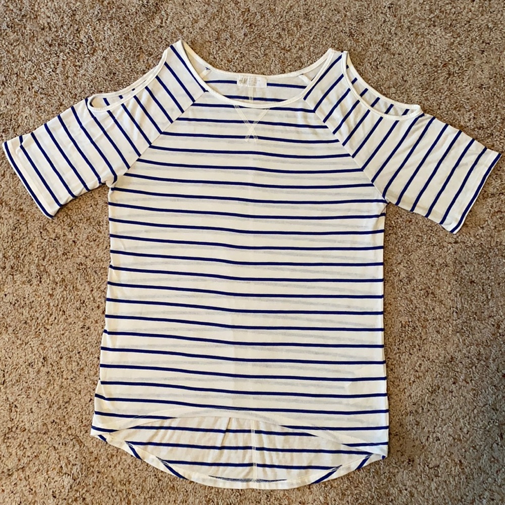 H&M White & Blue Cold Shoulder Short Sleeved Shirt